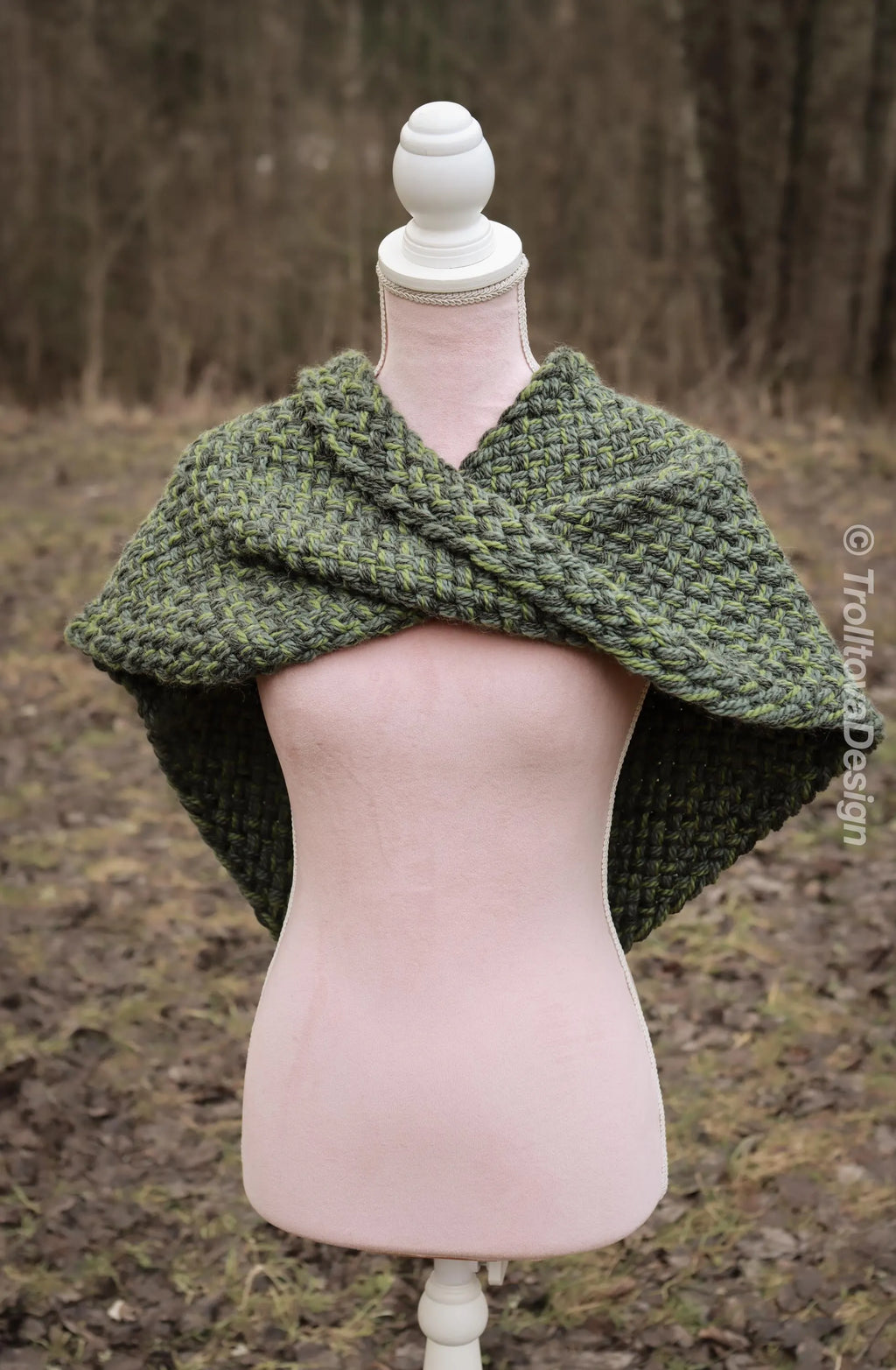 Handwoven twisted capelet in forest green wool and alpaca.