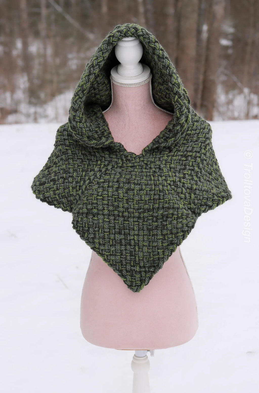 Small handwoven Skjoldehamn inspired hood in forest green wool and alpaca.