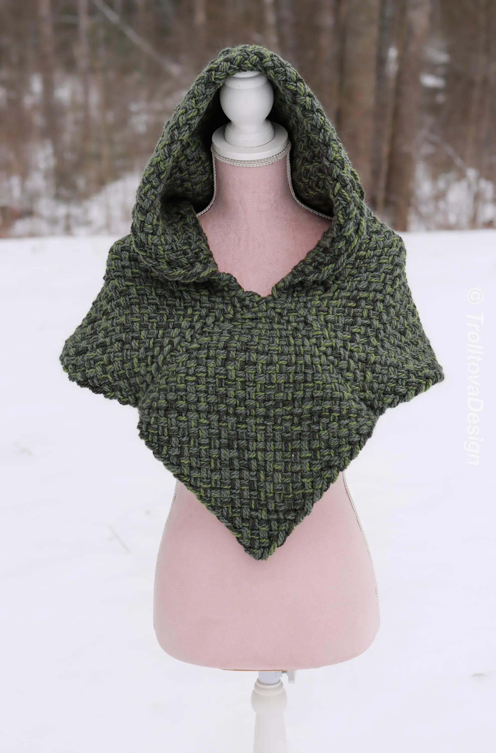 Small handwoven Skjoldehamn inspired hood in forest green wool and alpaca.