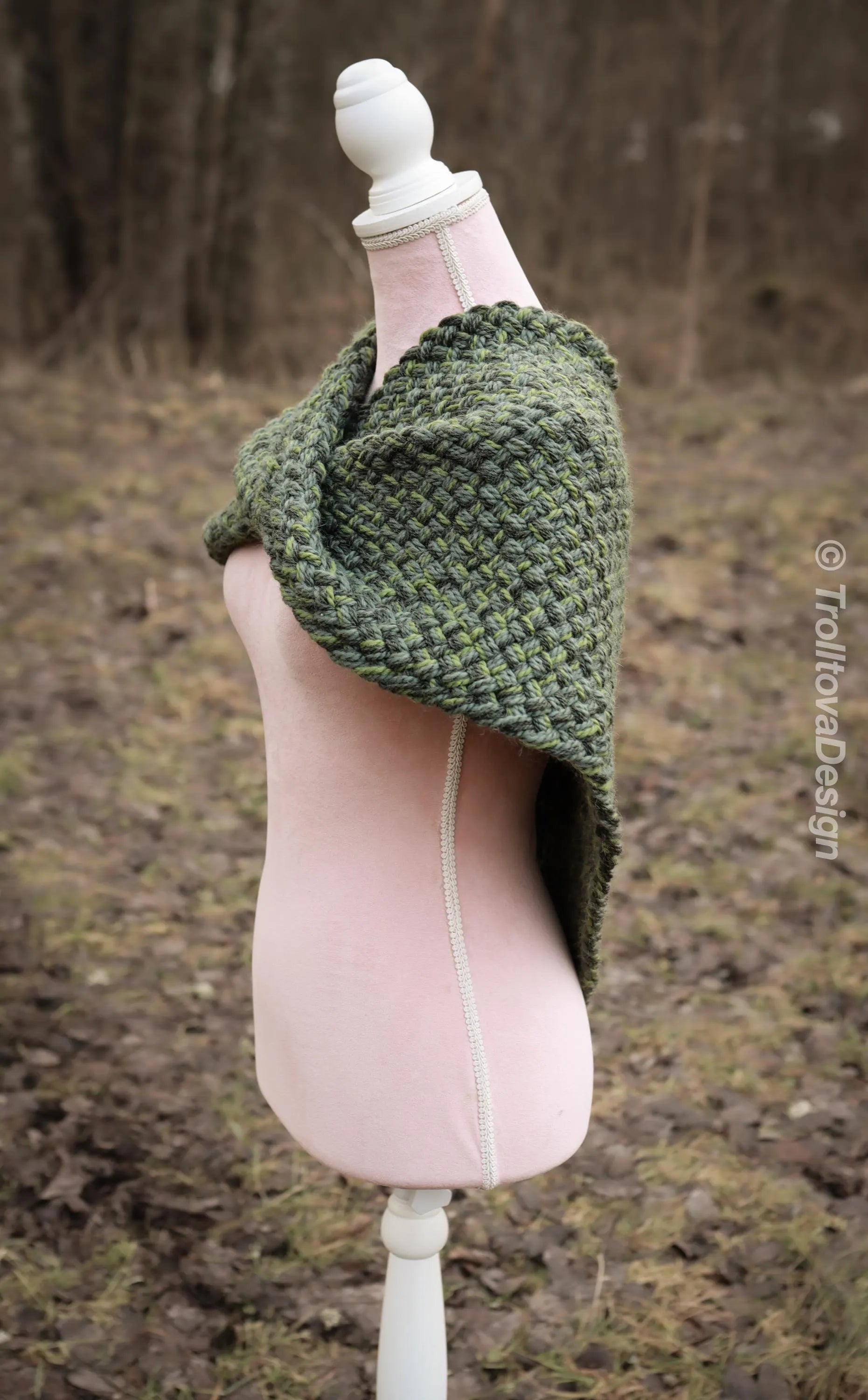 Handwoven twisted capelet in forest green wool and alpaca.