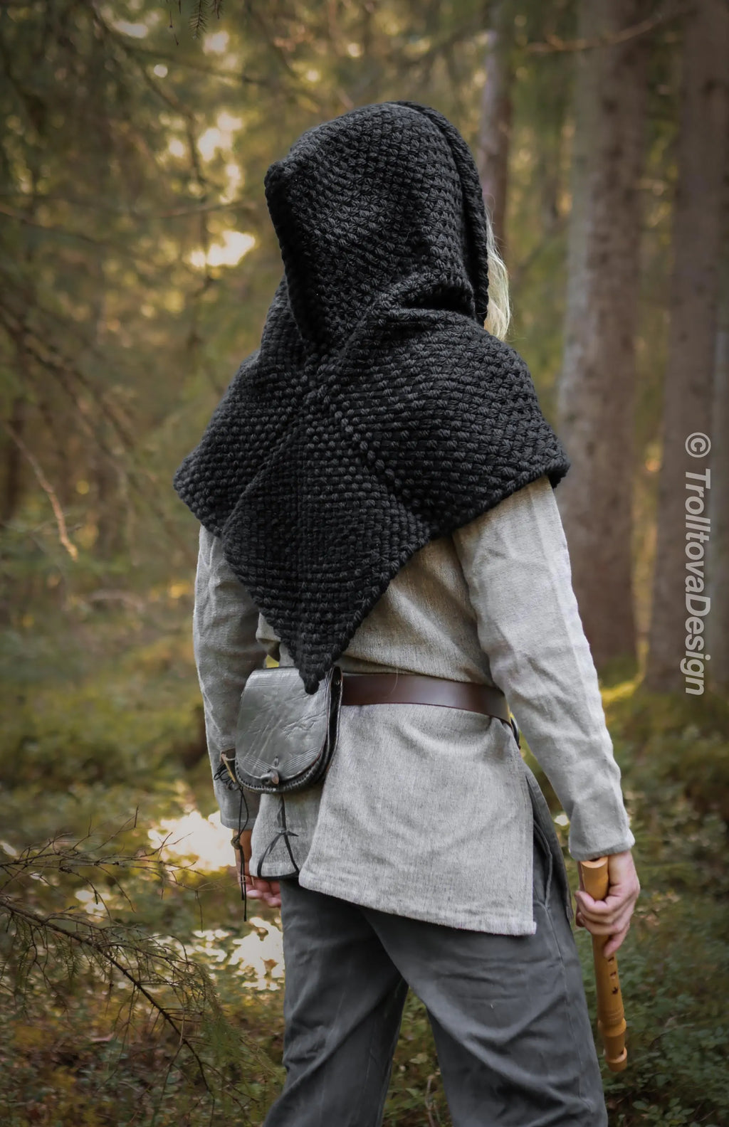 Big Skjoldehamn inspired hood in black wool and alpaca. Handwoven.