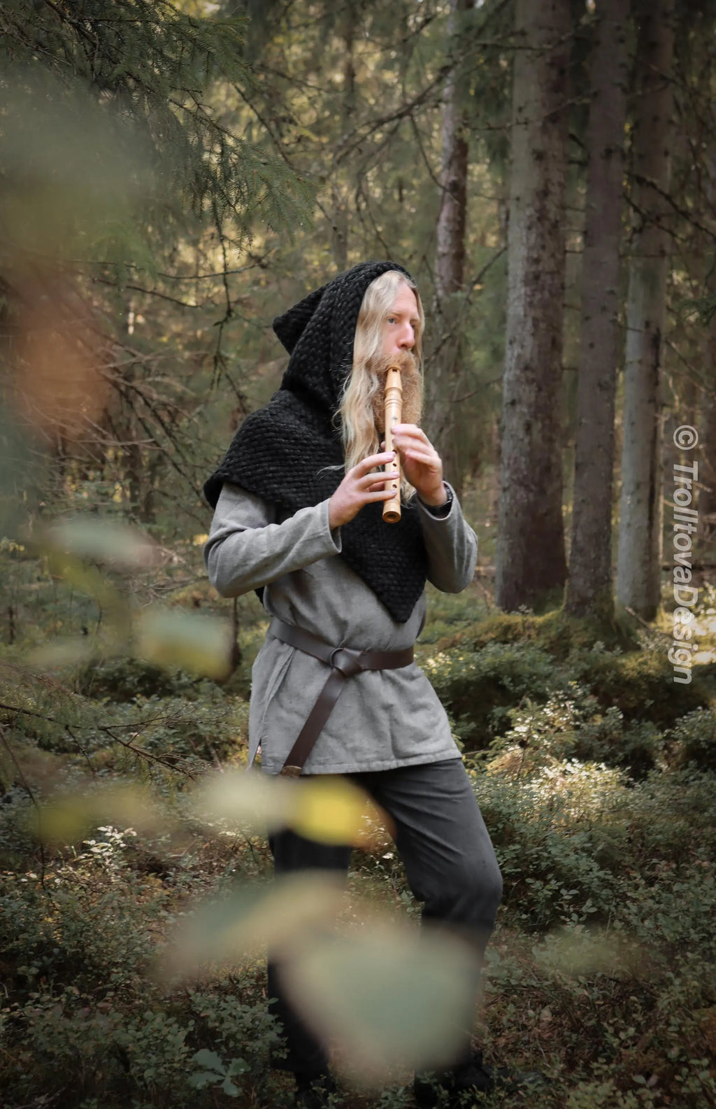 Custom-made big Skjoldehamn hood in the colors of your choice. Handwoven. Please contact before purchase.