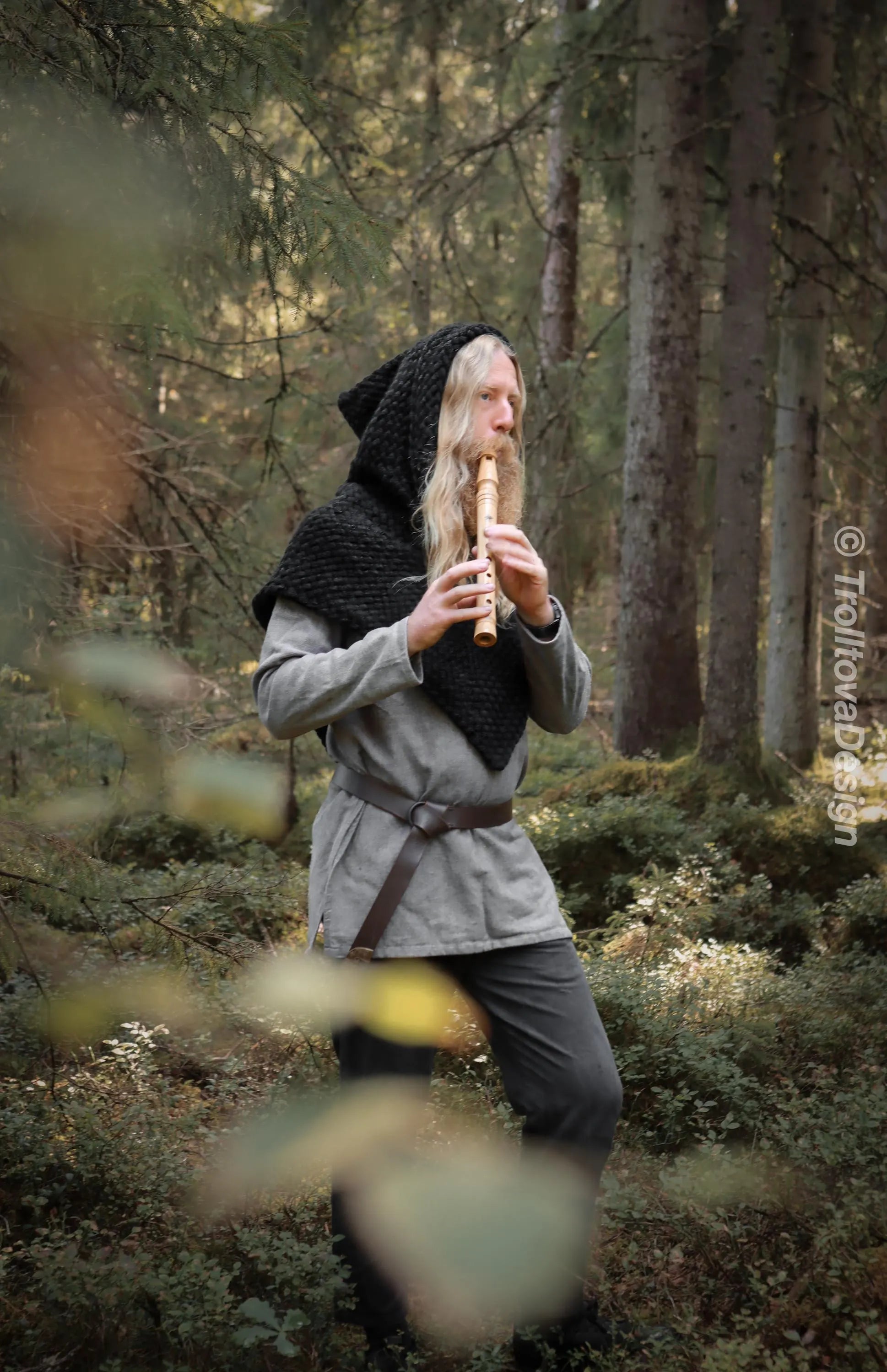 Custom-made big Skjoldehamn hood in the colors of your choice. Handwoven. Please contact before purchase.