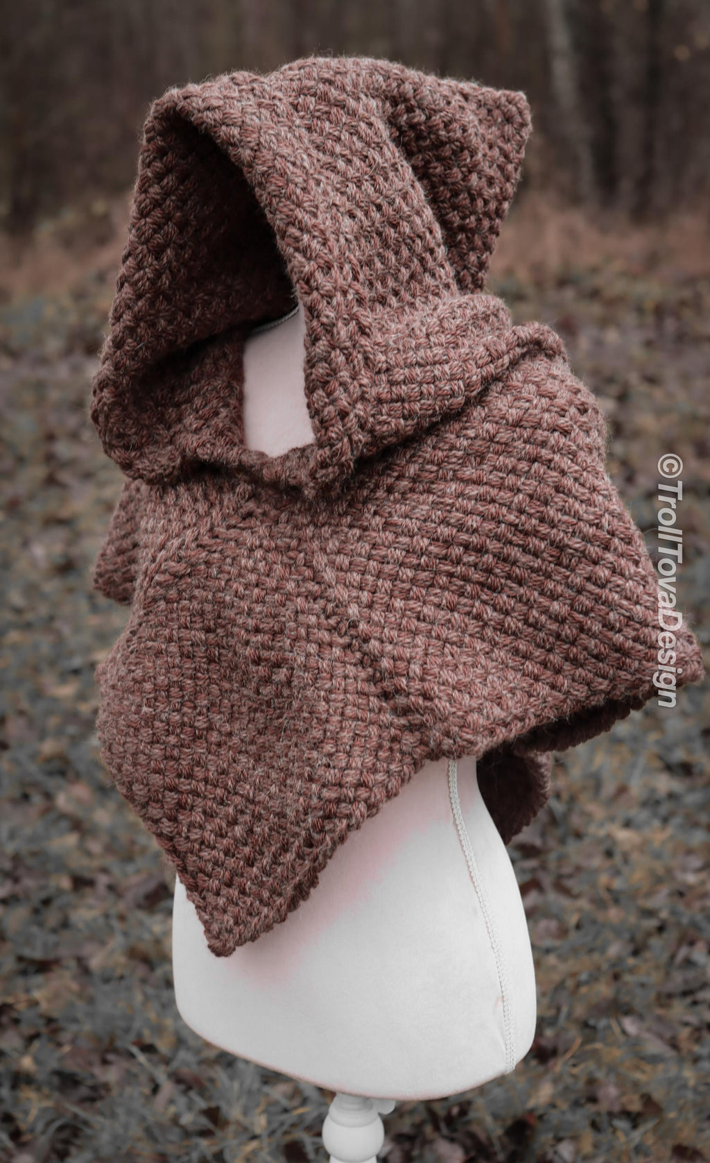 Big handwoven Skjoldehamn inspired hood in brown wool and alpaca.