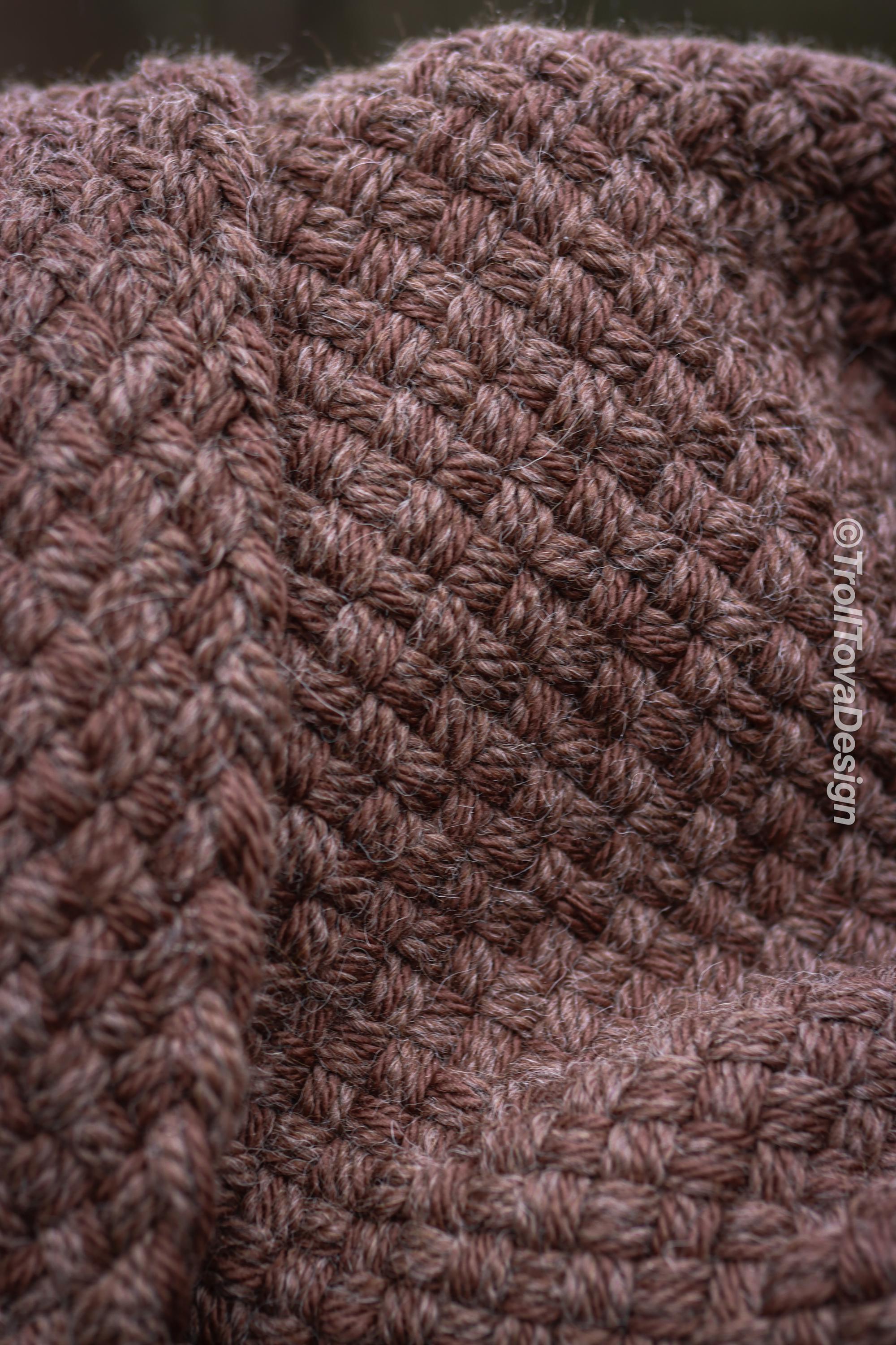 Big handwoven Skjoldehamn inspired hood in brown wool and alpaca.