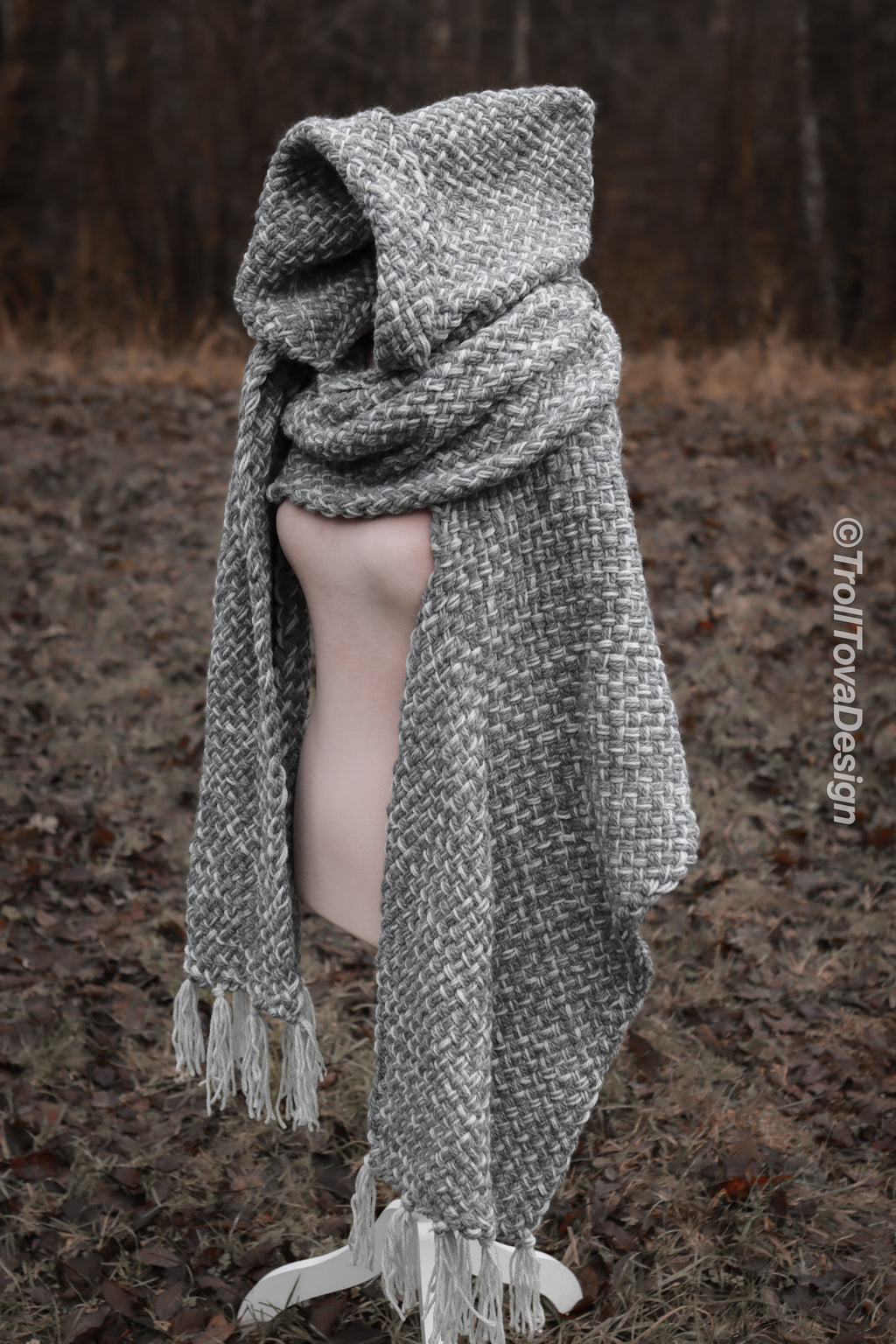 Custom-made extra long hooded shawl in the colors of your choice. Handwoven. Please contact before purchase.
