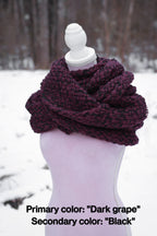 Custom-made extra long snood in the colors of your choice. Handwoven. Please contact before purchase.