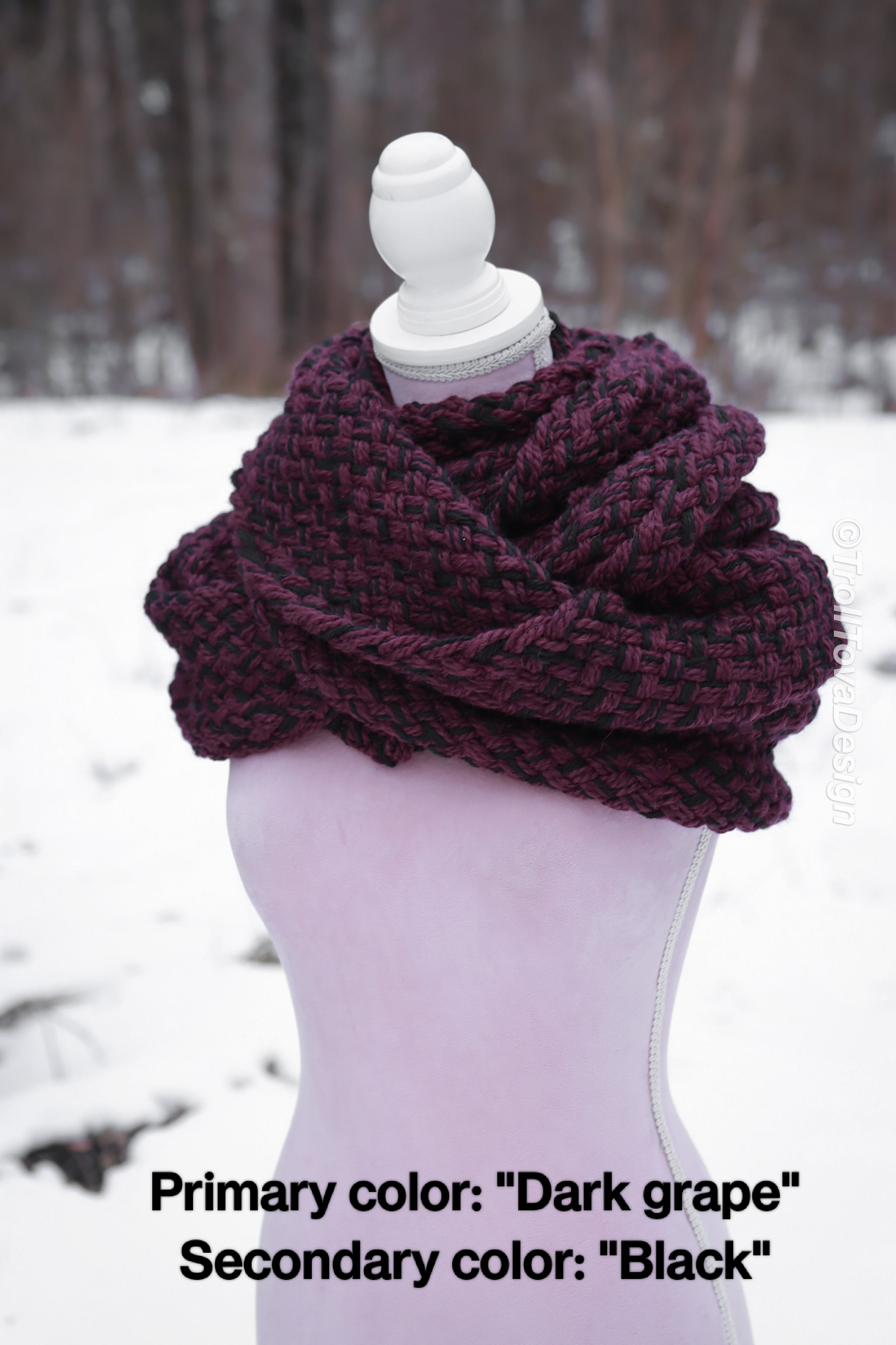Custom-made extra long snood in the colors of your choice. Handwoven. Please contact before purchase.