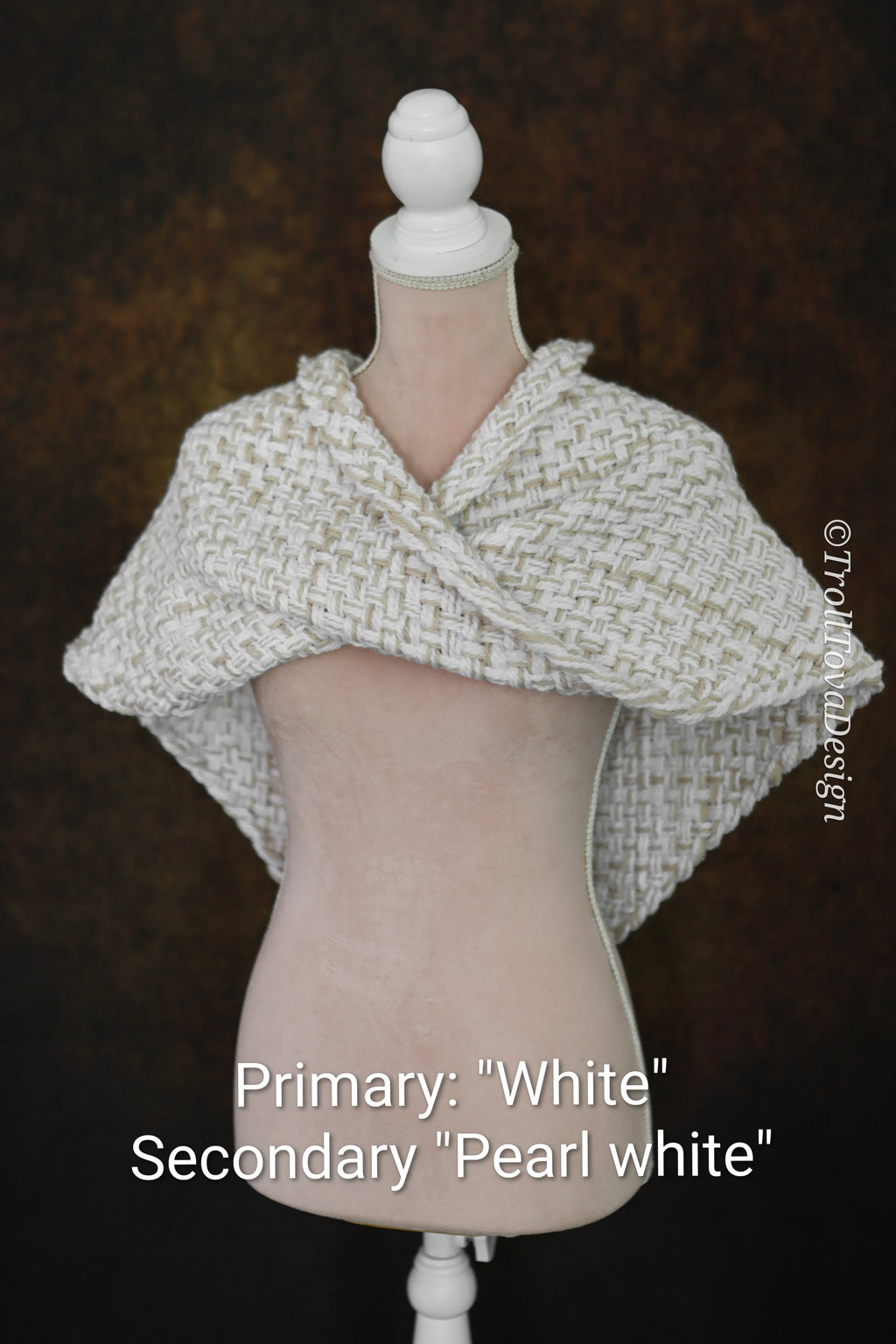 Custom-made twisted capelet in the colors of your choice. Handwoven. Please contact before purchase.
