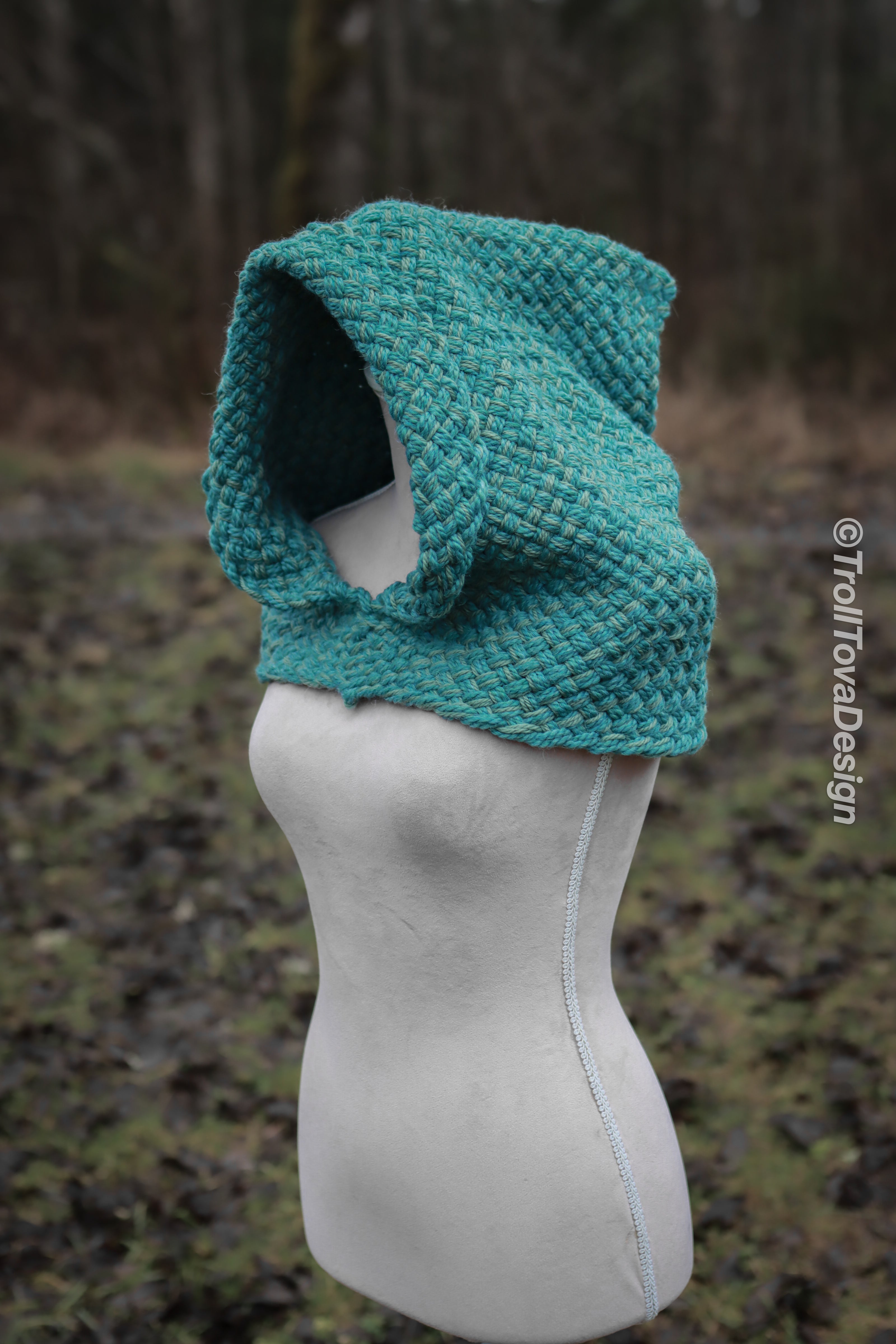Custom-made hood in the colors of your choice. Handwoven. Please contact before purchase.