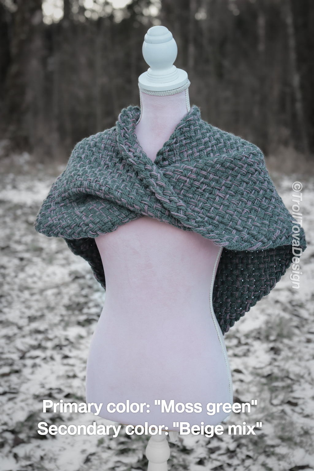 Custom-made twisted capelet in the colors of your choice. Handwoven. Please contact before purchase.