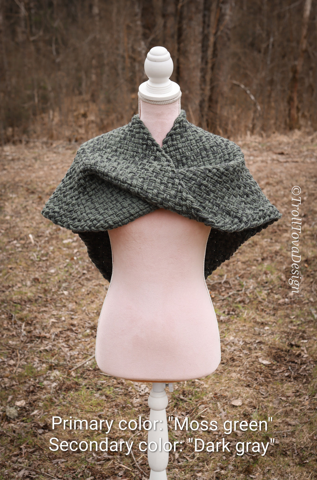 Custom-made twisted capelet in the colors of your choice. Handwoven. Please contact before purchase.