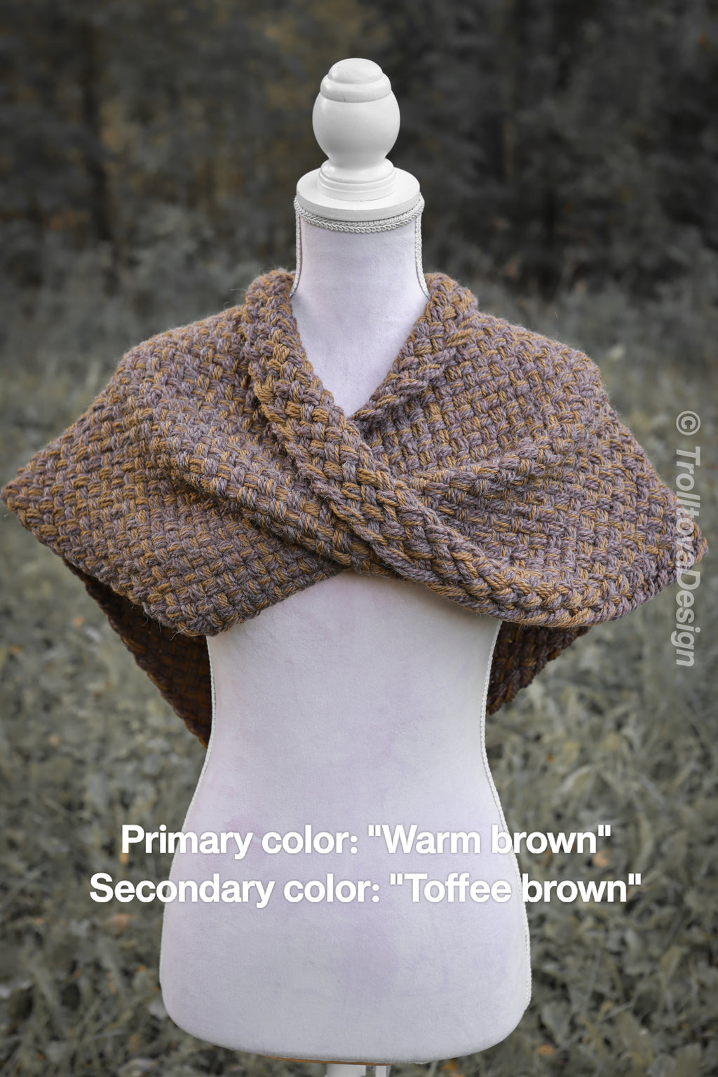 Custom-made twisted capelet in the colors of your choice. Handwoven. Please contact before purchase.