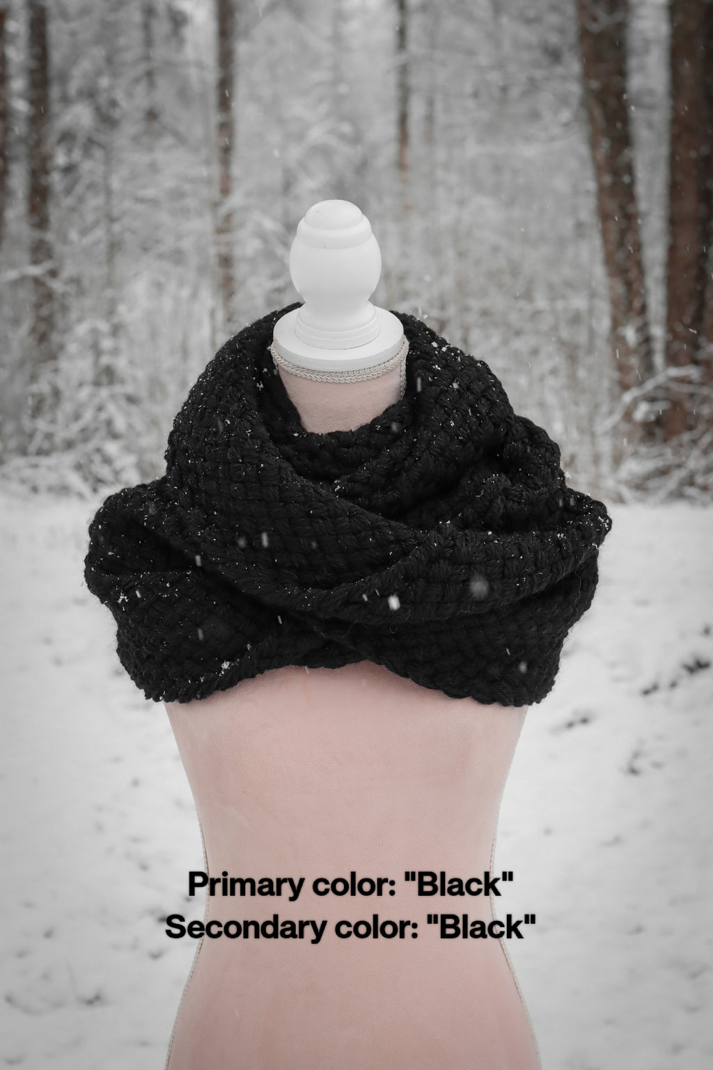 Custom-made extra long snood in the colors of your choice. Handwoven. Please contact before purchase.