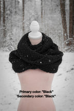 Custom-made extra long snood in the colors of your choice. Handwoven. Please contact before purchase.