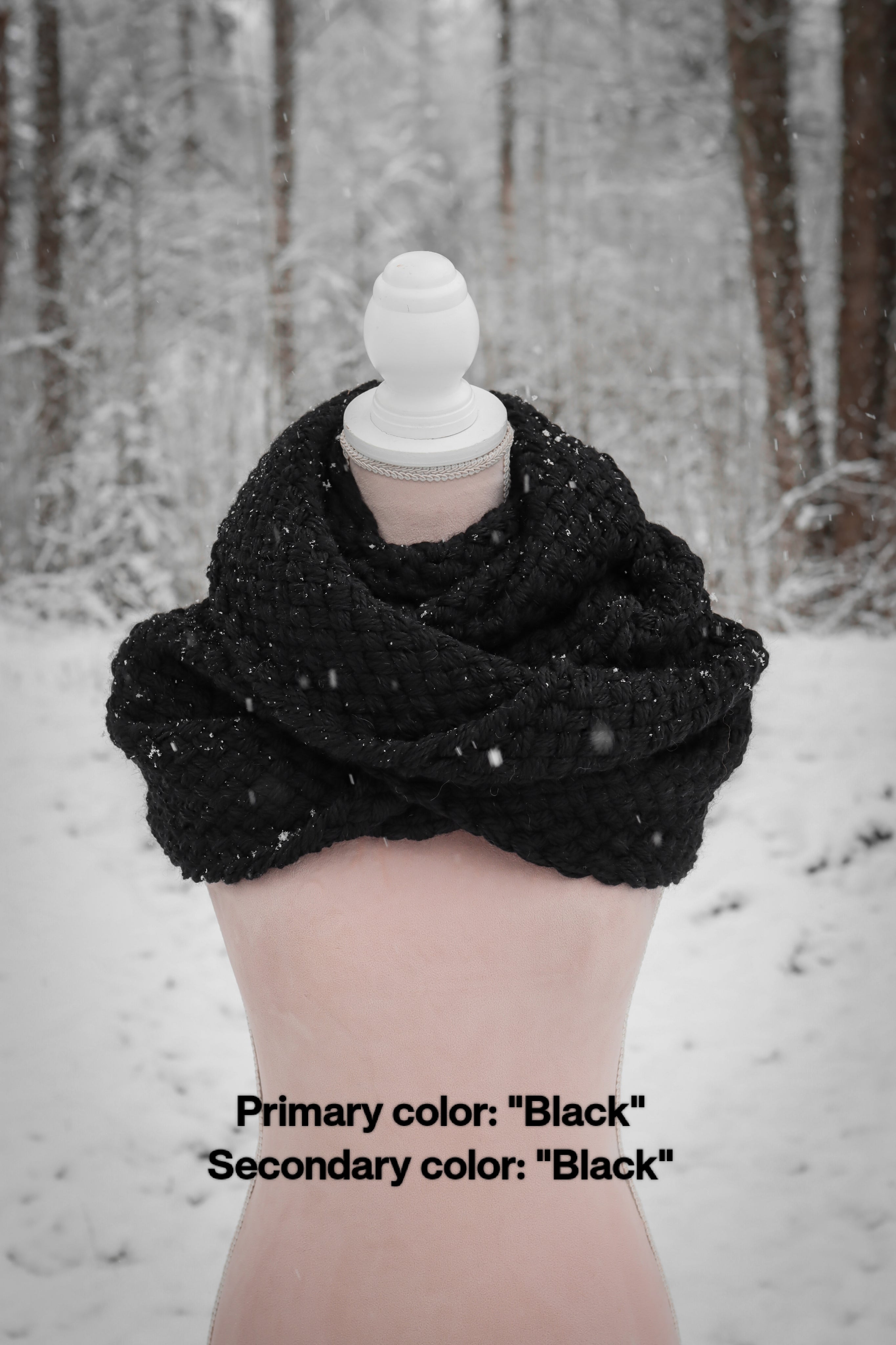 Custom-made extra long snood in the colors of your choice. Handwoven. Please contact before purchase.