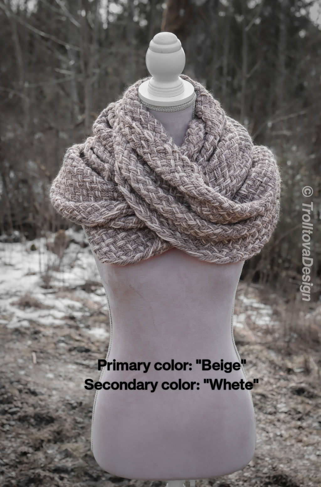 Custom-made extra long snood in the colors of your choice. Handwoven. Please contact before purchase.